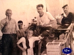 Triggiano: Il venditore di gazzose.Da sinistra Ferrara Vincenzo, Ilario Vito, Il bambino in basso Zonna Onofrio,la persona seduta sul carro Lamanna G.ppe e Cilluzzo 